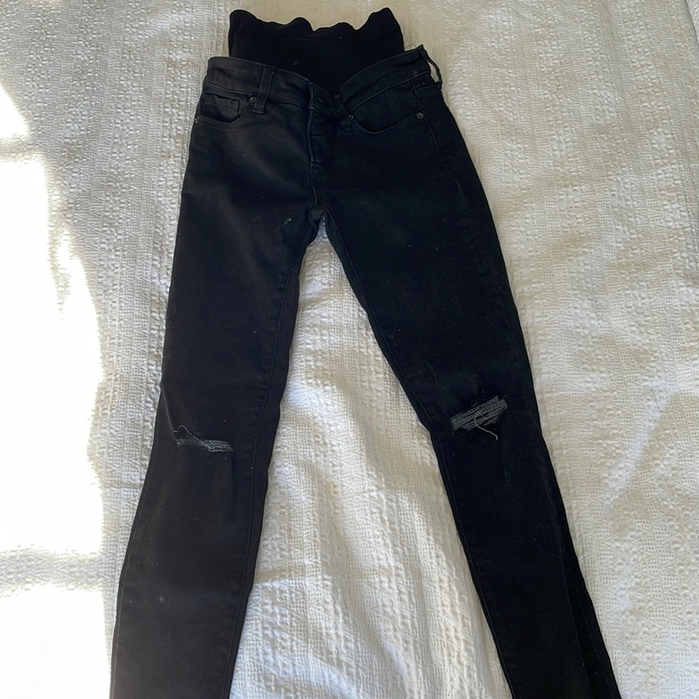 Maternity jean with rips